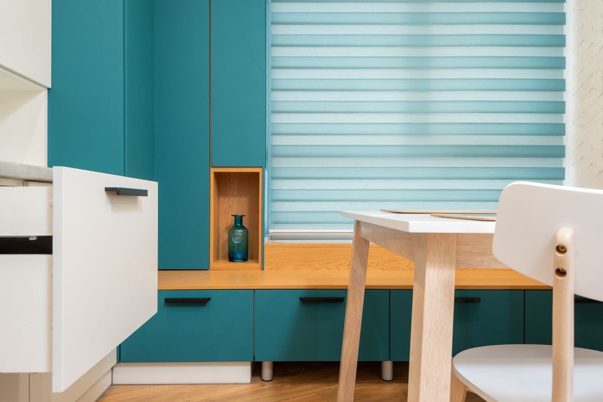 Kitchen cabinets with painted shaker doors and drawer fronts