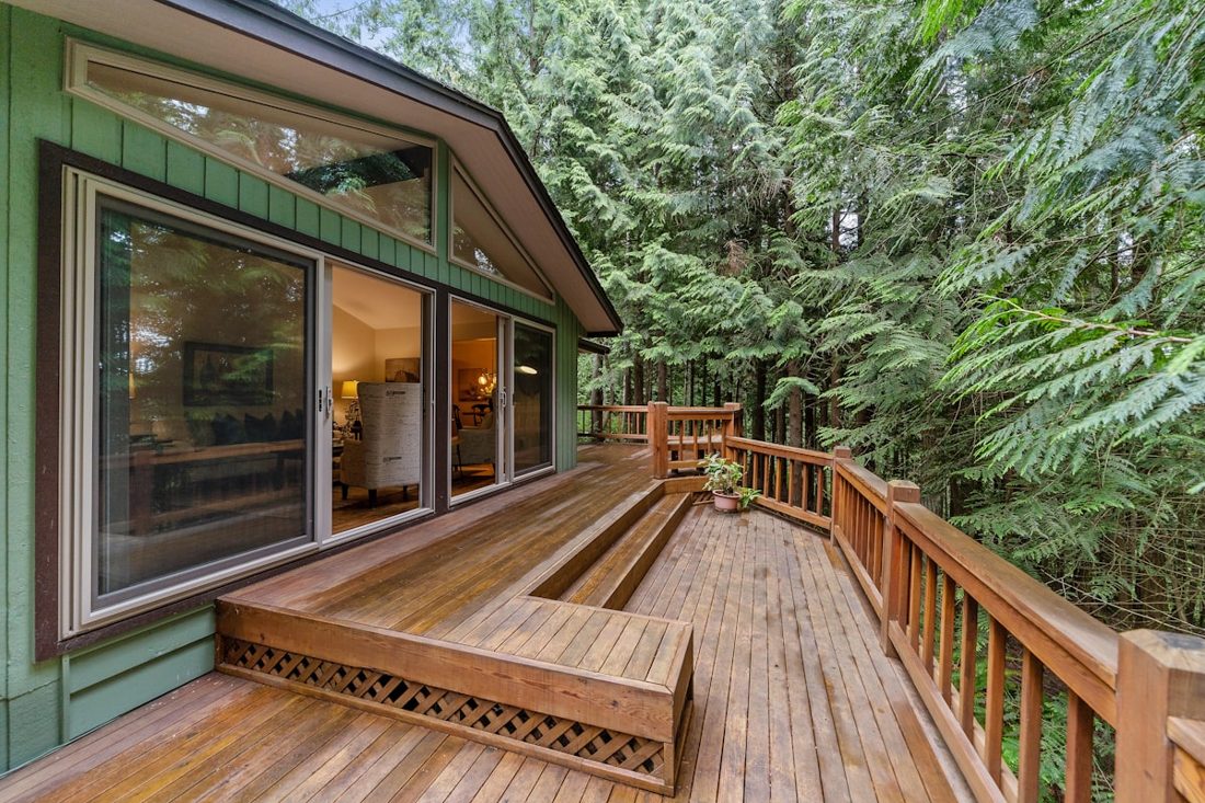 Newly built backyard deck in Anchorage, AK