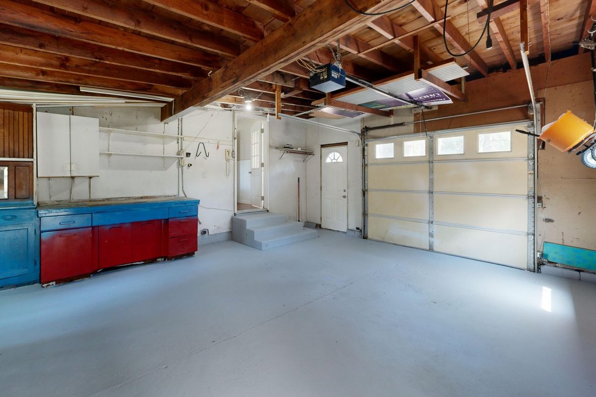 Garage cabinet storage system in Anchorage, AK