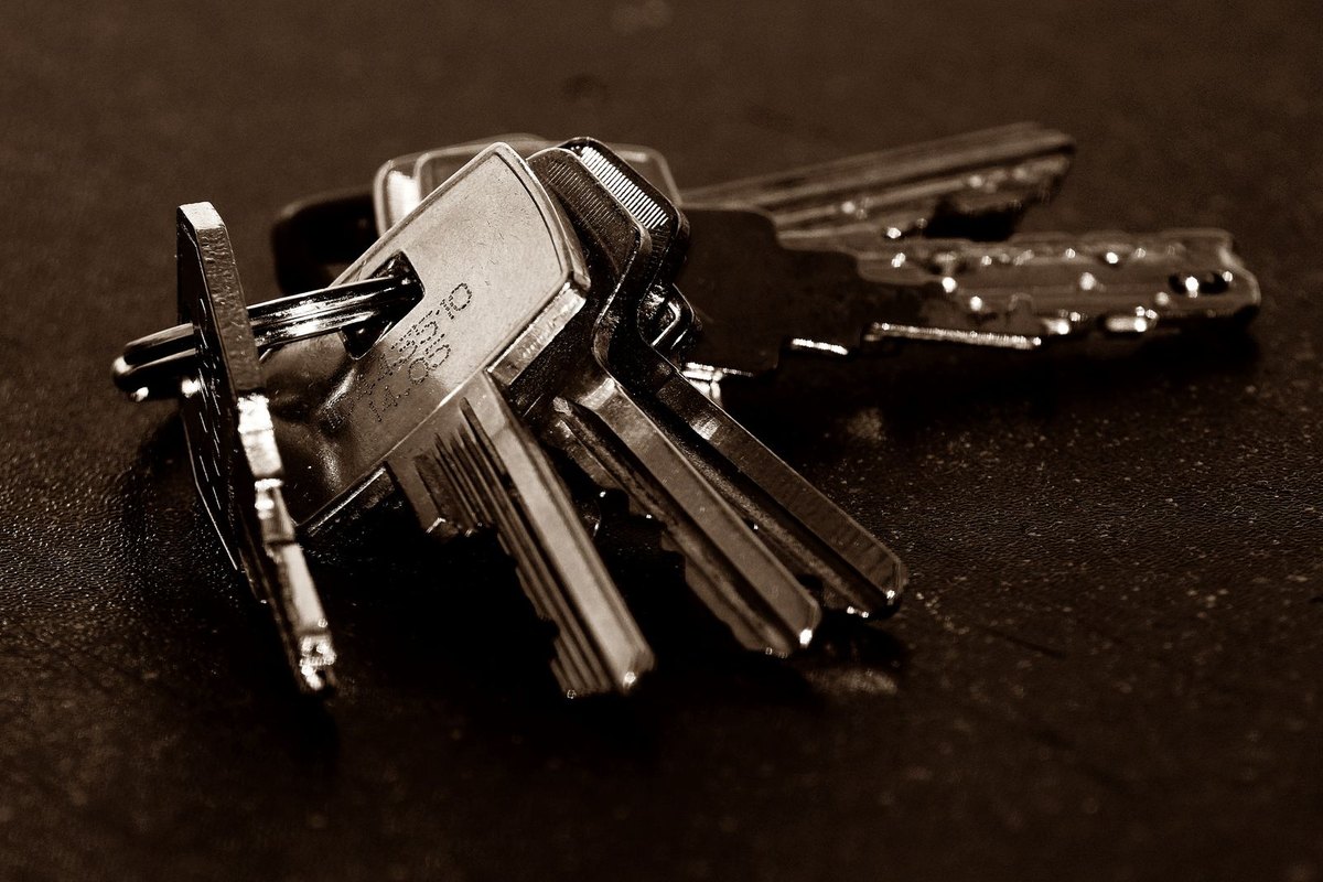 A set of house keys in Anchorage, AK