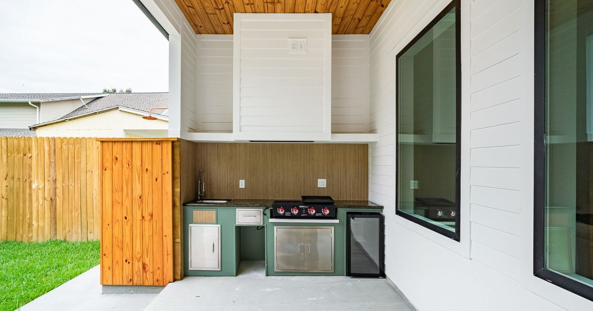 Outdoor Kitchen Installation demo