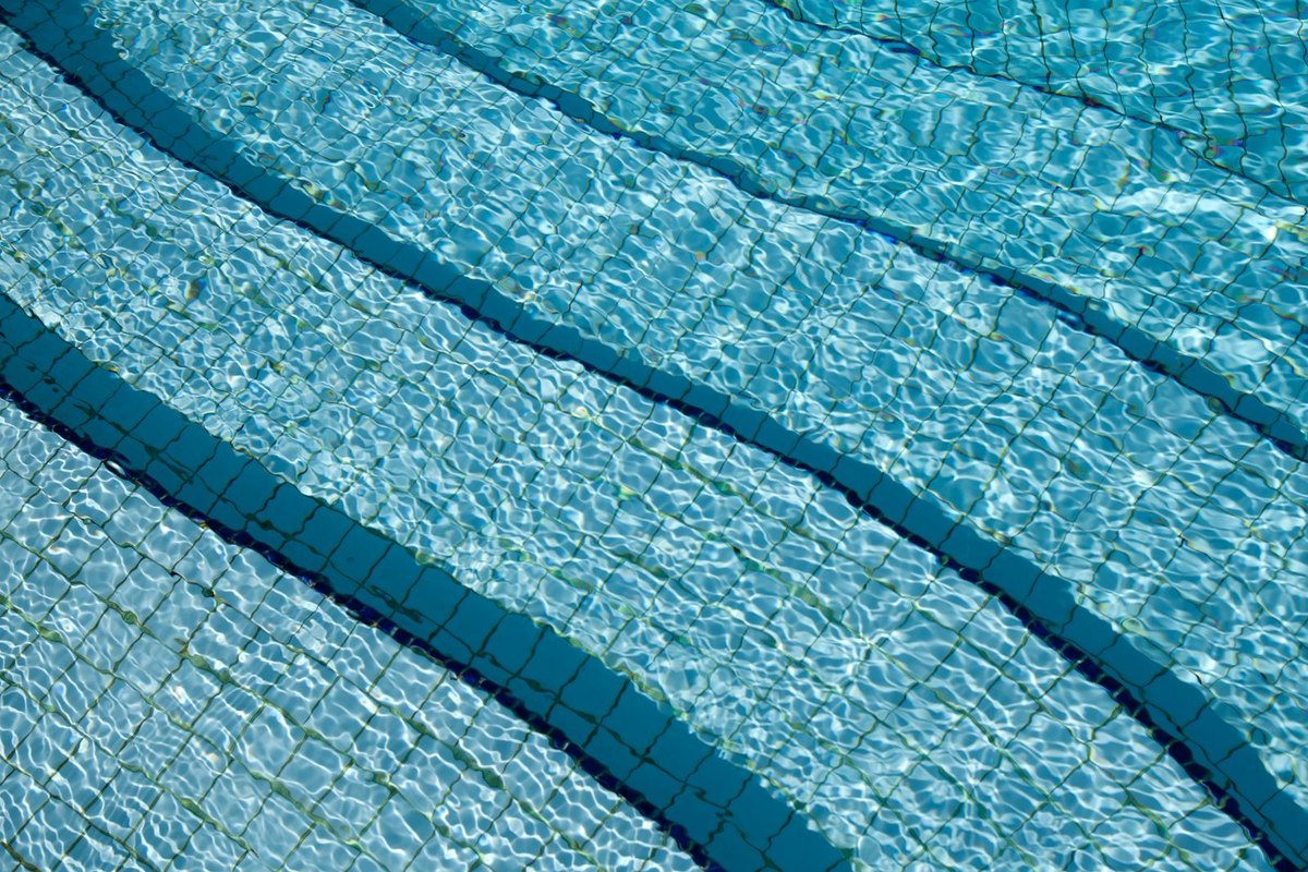 Clear, clean blue pool water in Anchorage
