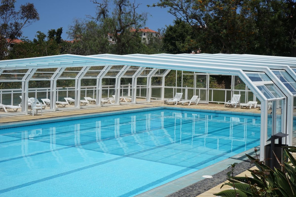 A swimming pool with a retractable enclosure cover