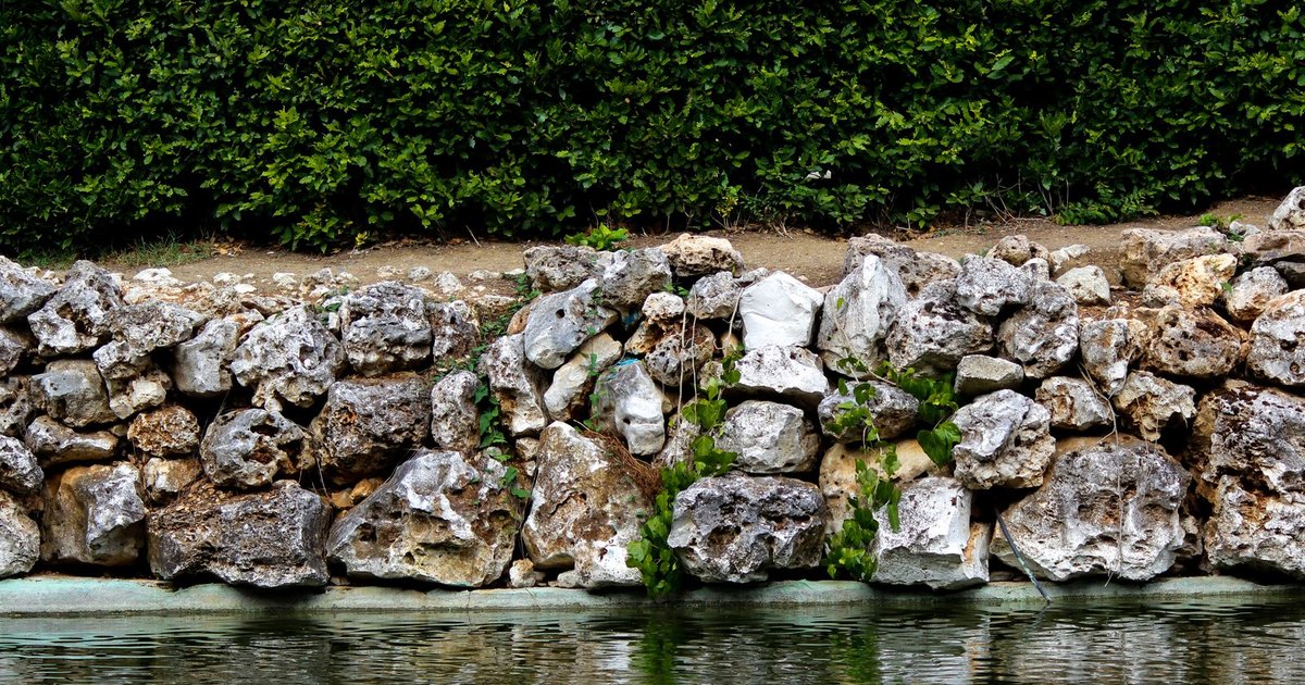 Retaining Wall Installation demo