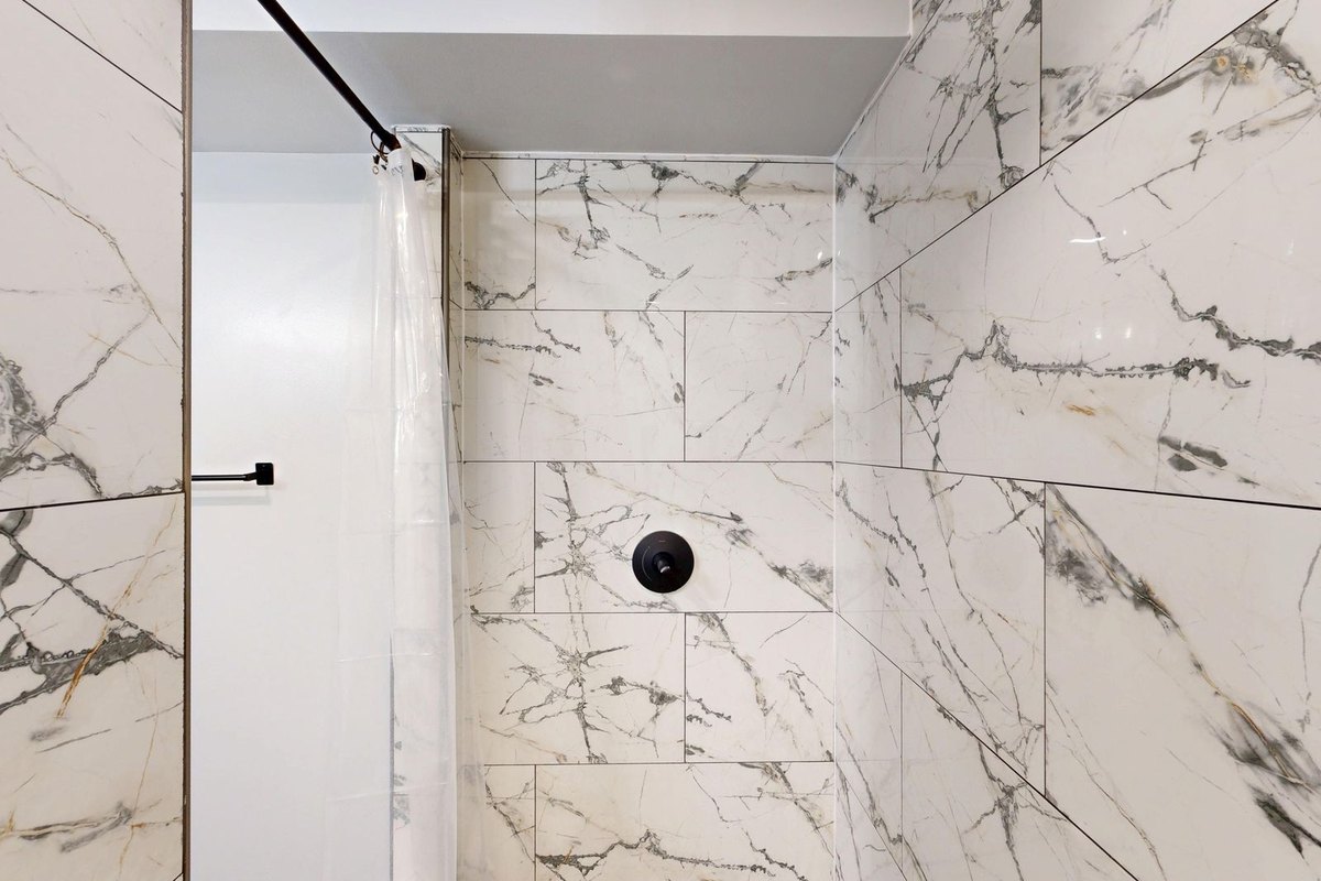 Bathroom & Shower Tile in a Anchorage, AK home